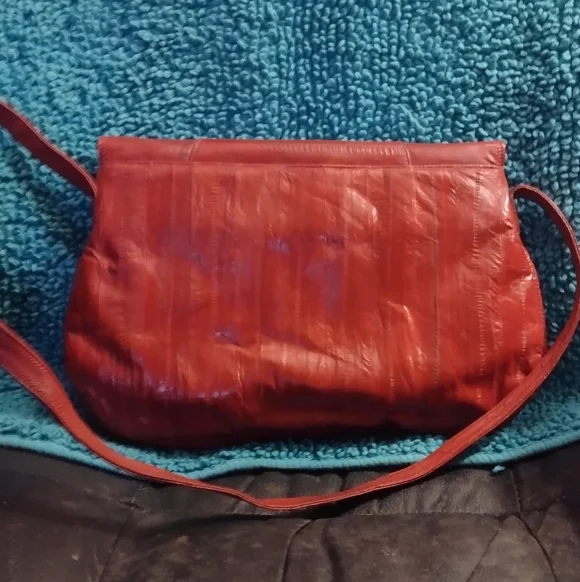 Elegant Red Leather Women's Bag - Picture 3 of 6